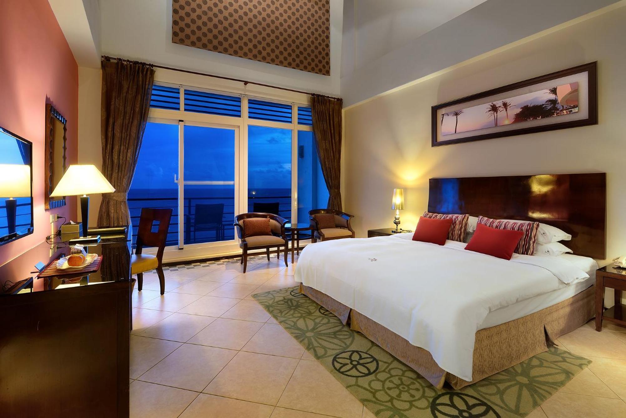 Chateau Beach Resort Кэньдин Экстерьер фото A guest room at the Jumeirah Beach Hotel