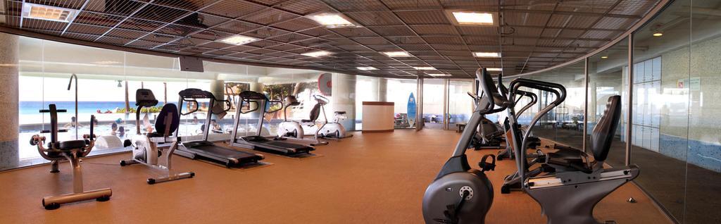 Chateau Beach Resort Кэньдин Экстерьер фото The gym at the hotel