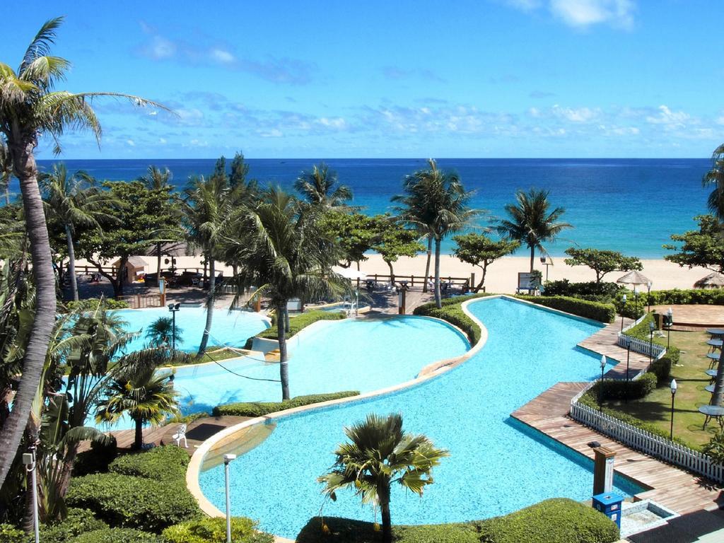 Chateau Beach Resort Кэньдин Экстерьер фото The pool at the Sheraton Resort